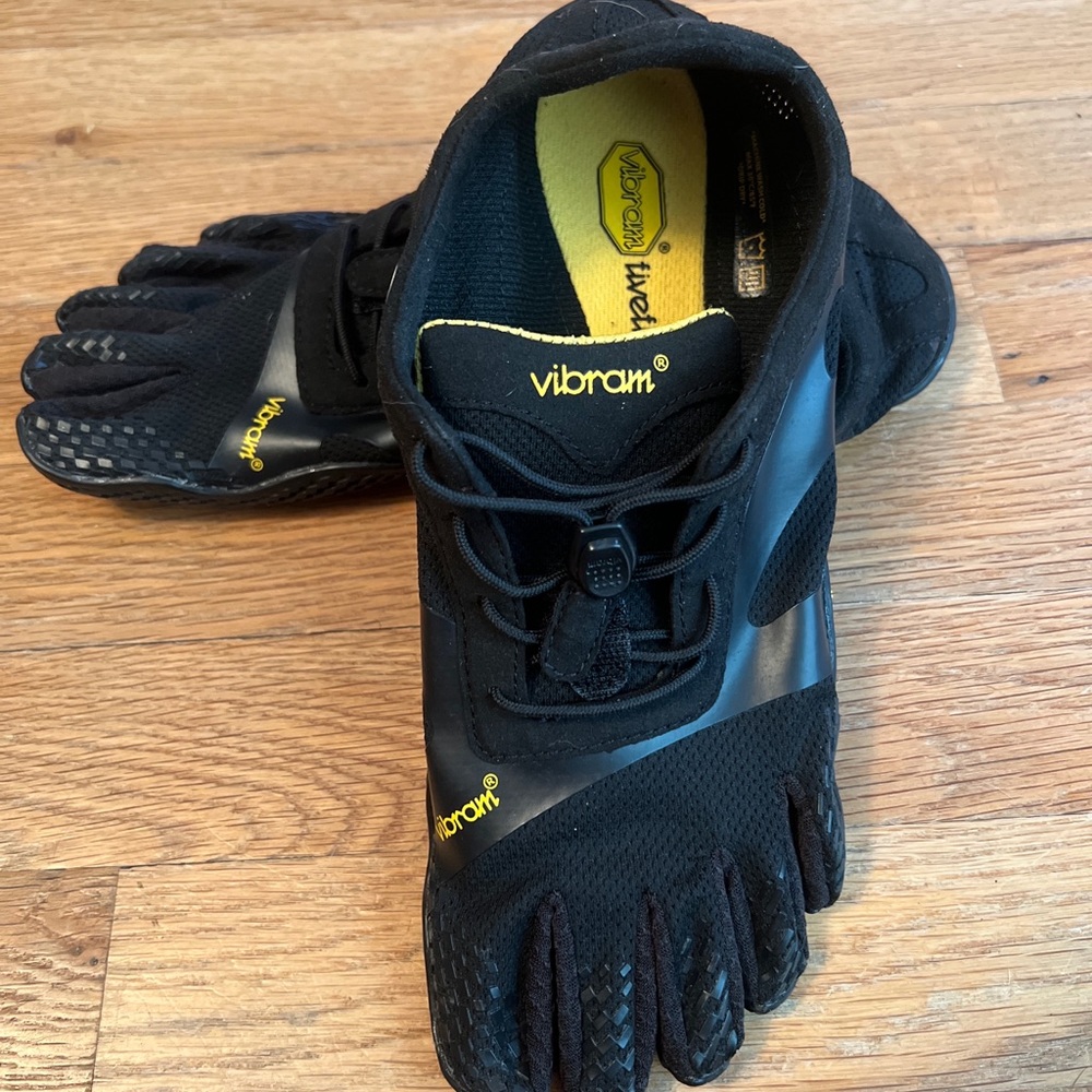 Vibram Five Finger Womens fitness shoes size 8.5-9